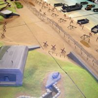 Tigrou et sa table comm�morative pour le 60�me anniversaire du d�barquement